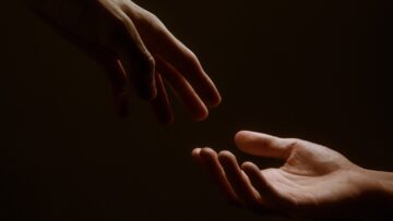 Orphelins de féminicides : « du jour au lendemain, ils perdent tous leurs appuis »